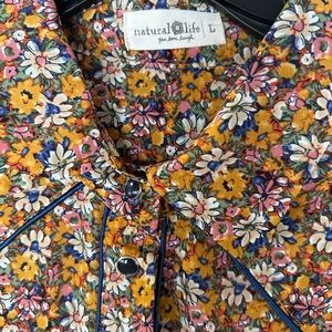 NATURAL LIFE Multicolor Snap Western Floral Top
